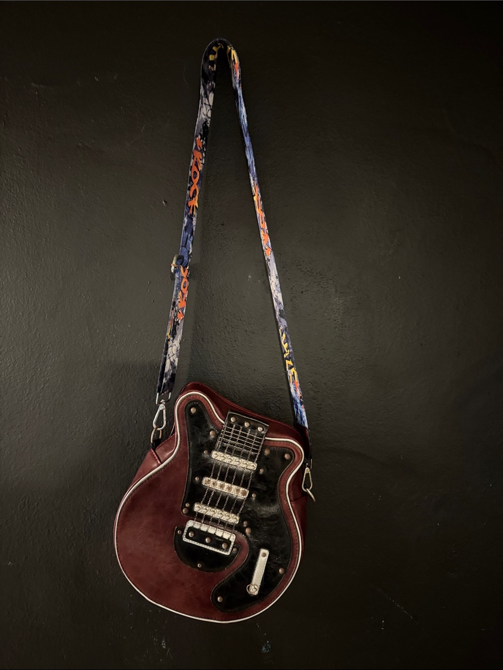 Source Unknown Burgundy Guitar-Shaped Kids Crossbody Bag with Patterned Strap
